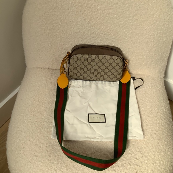 GG SUPREME CAMERA BAG WITH RED, GREEN AND YELLOW CROSSBODY STRAP AND DUSTBAG - Picture 3 of 3